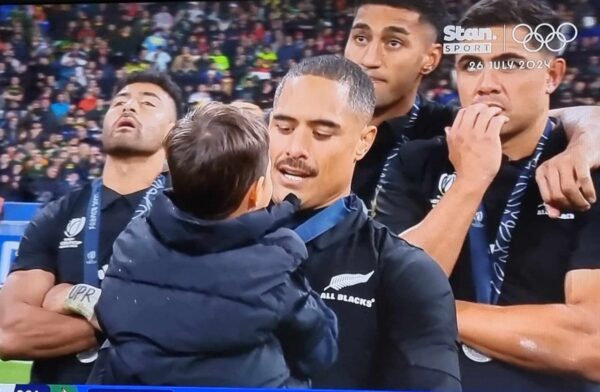 Undermanned All Blacks undone by ferocious Springboks. One point nail biter makes South Africa the only four time World Cup winner. - BY TREVINE RODRIGO IN MELBOURNE. (eLanka Sports editor)