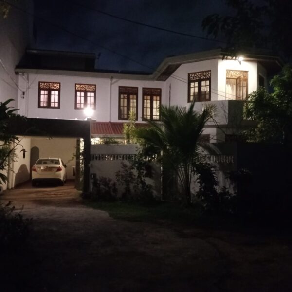 Beautiful Double Story house built on 8.5 perches land Colombo 5 - eLanka