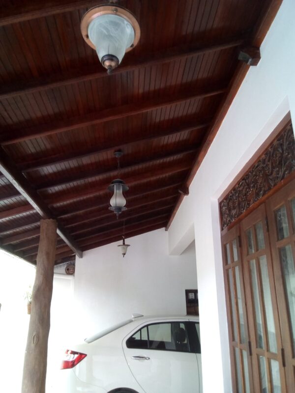 Beautiful Double Story house built on 8.5 perches land Colombo 5 - eLanka