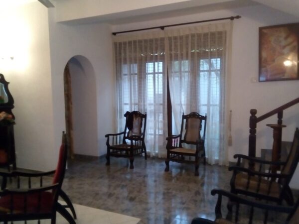 Beautiful Double Story house built on 8.5 perches land Colombo 5 - eLanka