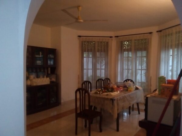 Beautiful Double Story house built on 8.5 perches land Colombo 5 - eLanka