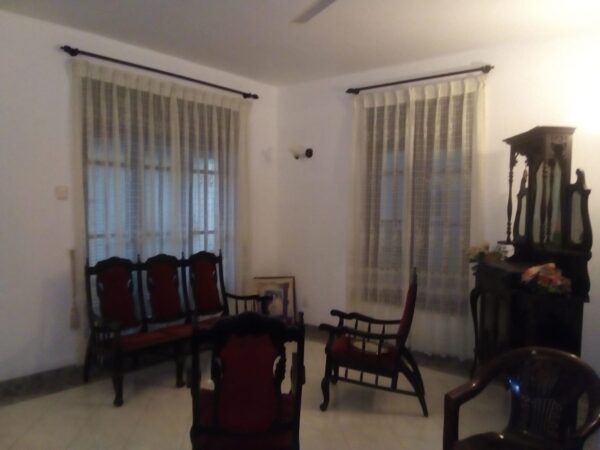 Beautiful Double Story house built on 8.5 perches land Colombo 5 - eLanka