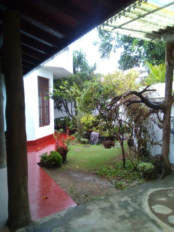 Beautiful Double Story house built on 8.5 perches land Colombo 5 - eLanka