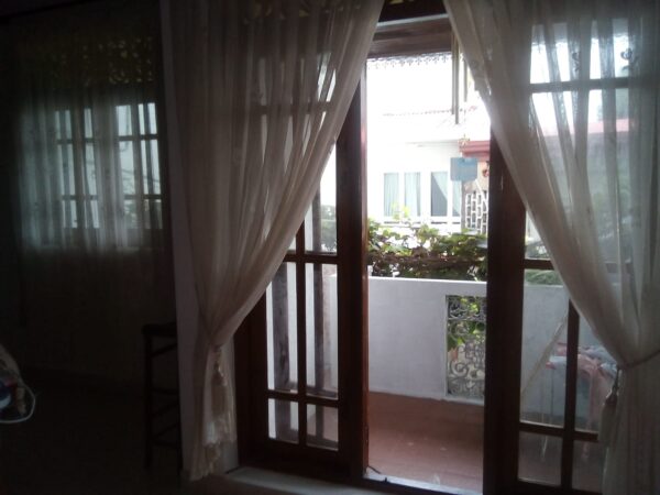 Beautiful Double Story house built on 8.5 perches land Colombo 5 - eLanka