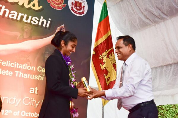 Siddhalepa honors Asian Games Gold Medalist Tharushi Karunarathna for Her Record-Breaking Sprint!- eLanka
