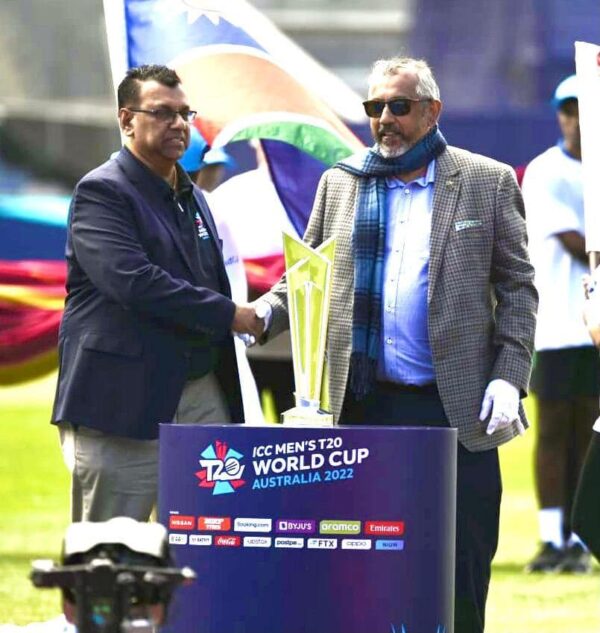 ICC Men’s T20 WC Australia 2022 opening game in Geelong Johann Jayasinha Honoured to be part of Trophy Bearers with David Cruse - eLanka