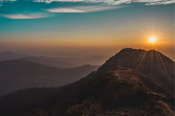 ගිරි කුළු මහිම. – By ආචාර්ය ගාමිණී කාරියවසම්.