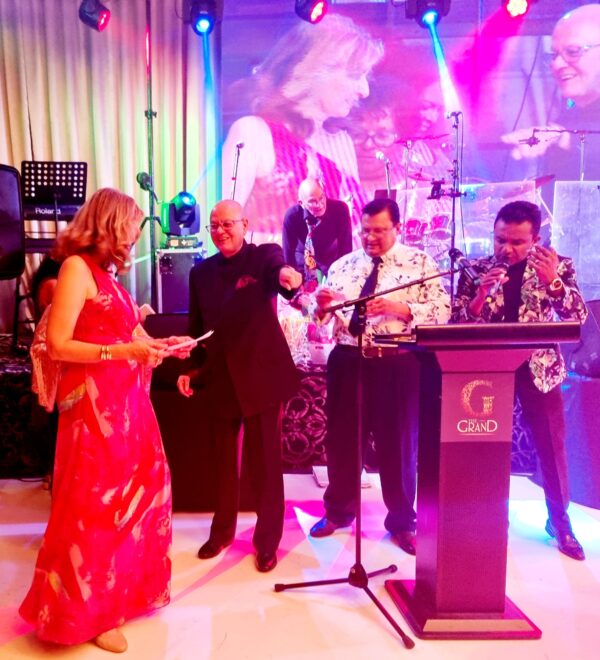 31st night dinner dance organised by Bertie Ekanaike and the VOC at the Grand on Princes in Mulgrave, Melbourne. Pics. By Trevine Rodrigo (eLanka)