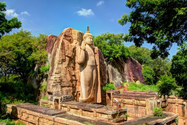 Avukana Buddha