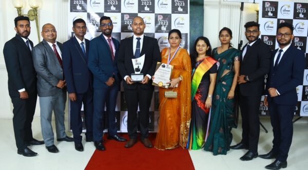 Eric Rajapakse Opticians crowned ‘Best Eyecare Specialist’ at Pinnacle Sri Lanka Awards-eLanka 02