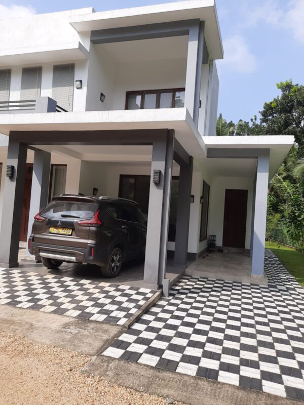 Large House on 163 Perches in Mirigama, Sri Lanka for Sale