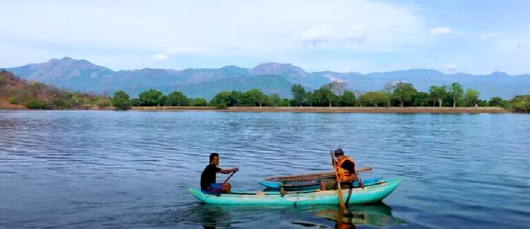 Soraborawewa: Sea of Bintenna with a unique natural stone sluice-by M.A.R. Manukulasooriya – Hiriyala group corr