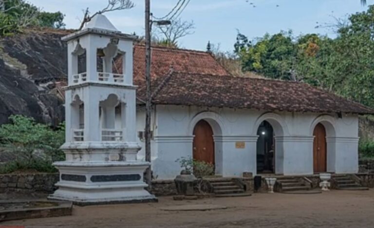 Degaldoruwa Cave Temple – finest examples of Kandyan era paintings  By Arundathie Abeysinghe