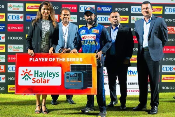 Whirlwind Lewis gives West Indies the last laugh. Fantastic run chase ends Sri Lanka's winning streak. BY TREVINE RODRIGO IN MELBOURNE.  (eLanka Sports Editor)⁸