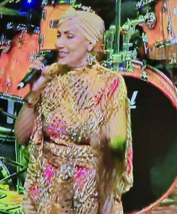 Corrine Almeida continues her reign as One of Sri Lanka's iconic performers at Holy Family Convent Bambalalitiya dinner dance in Melbourne.  - BY TREVINE RODRIGO IN MELBOURNE.