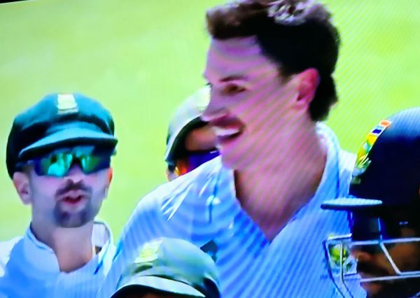 Flat footed Sri Lanka crumble in Port Elizabeth giving South Africa clean sweep