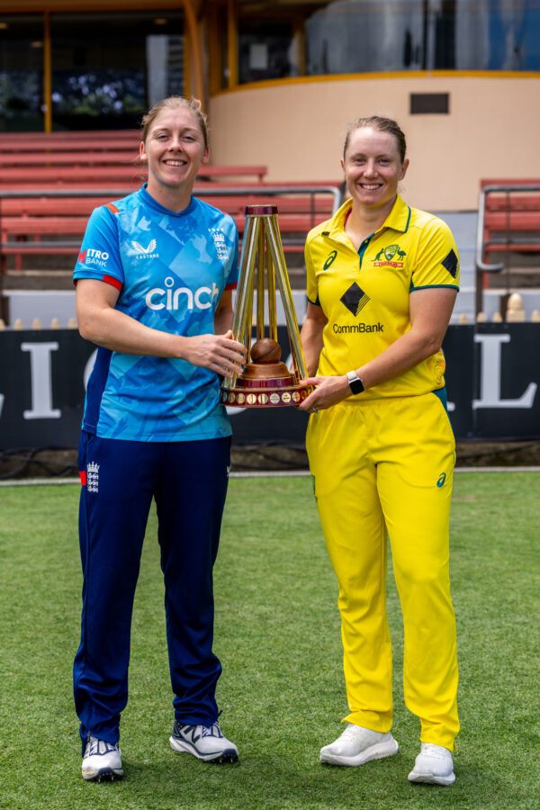 Alyssa Healy and Heather Knight with the CommBank Women’s Ashes trophy ahead of the opening ODI tomorrow