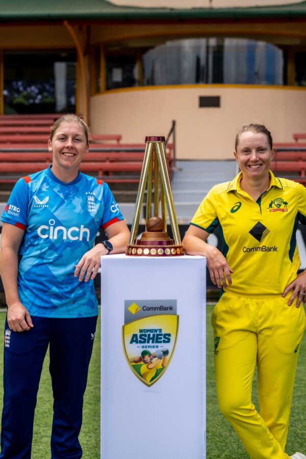 Alyssa Healy and Heather Knight with the CommBank Women’s Ashes trophy ahead of the opening ODI tomorrow