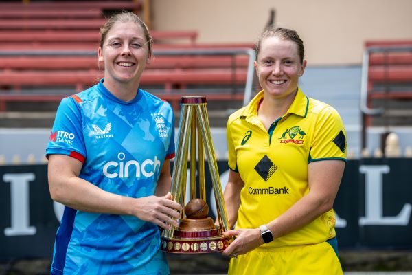 Alyssa Healy and Heather Knight with the CommBank Women’s Ashes trophy ahead of the opening ODI tomorrow