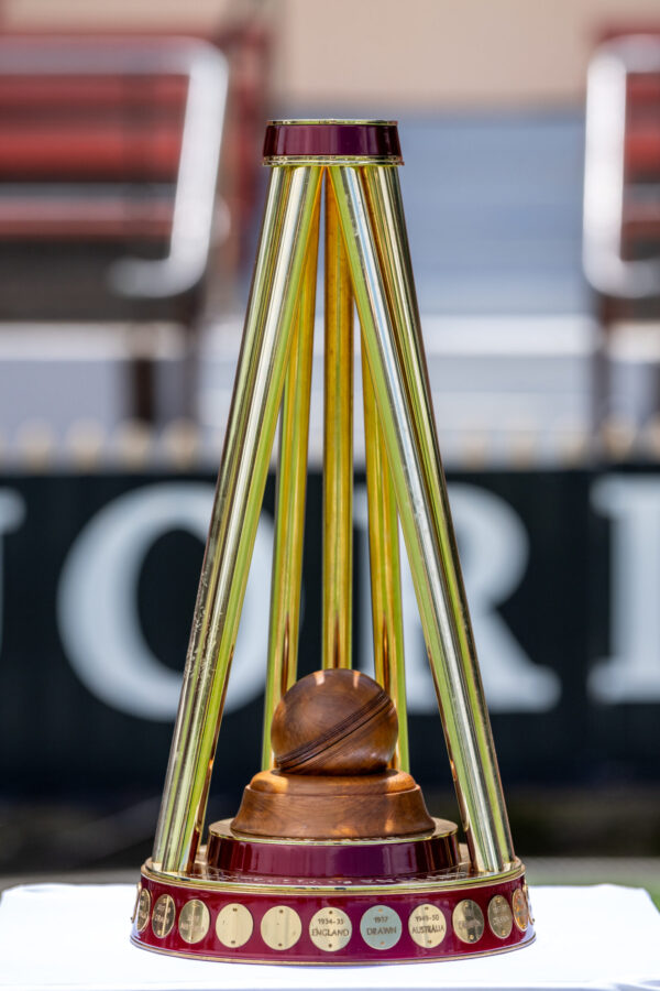 Alyssa Healy and Heather Knight with the CommBank Women’s Ashes trophy ahead of the opening ODI tomorrow