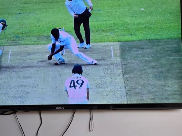 Butterfingered fielding let's Australia off the hook as Sri Lanka's grip on Galle loosens.