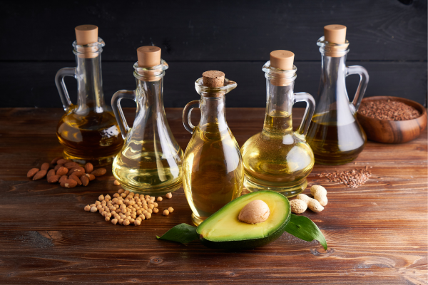 Understanding Smoke Point, Oil Degradation, and the Impact of Damaged Fats on Health – By Vaishali Sharma