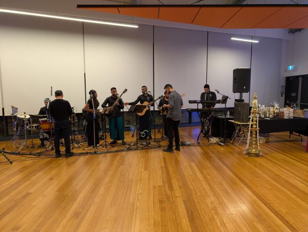 Sydney Peterites Groove with the Rising Stars — The Techtones