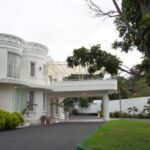 Luxury 4 - Bedroom Estate on 2 Acres in Piliyandala