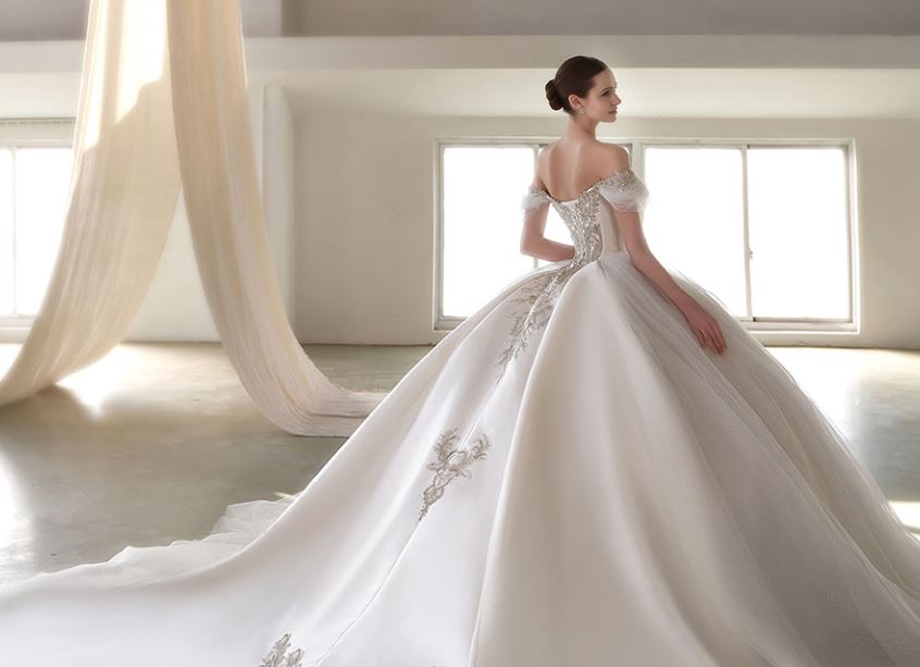 Princess wedding dress Sydney with veil and wedding accessories