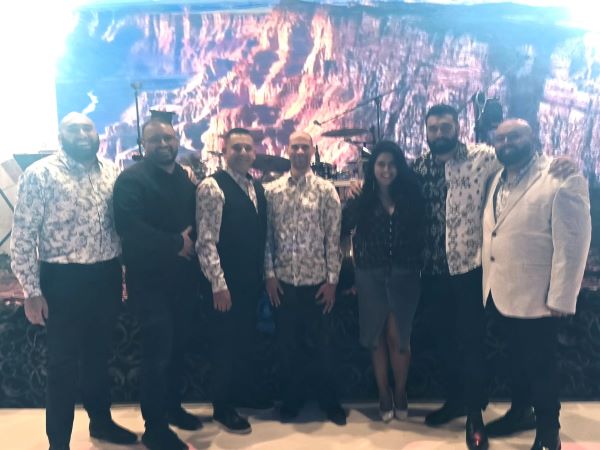 Fabulous Suzi Flückiger and No Limit were on fire at the St John's College Nugegoda Country and Western night. - By TREVINE RODRIGO IN MELBOURNE.