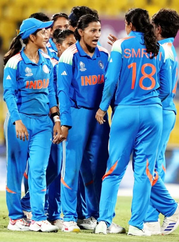 Sri Lanka rue missed opportunities in World Cup opener against India. - BY TREVINE RODRIGO IN MELBOURNE. (eLanka Sports Editor).