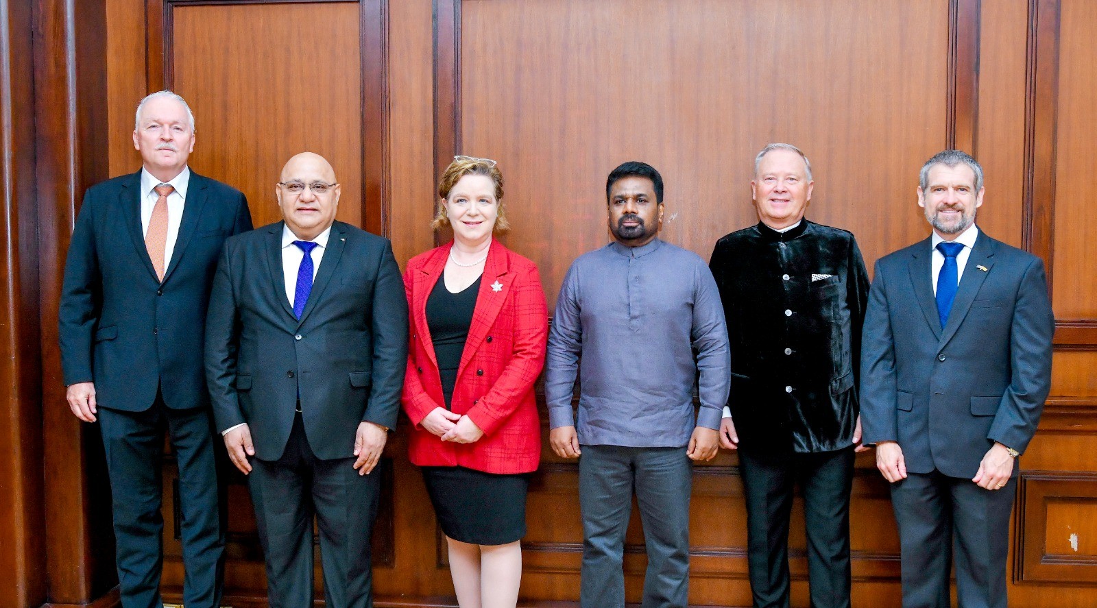 Australia’s New High Commissioner Presents Credentials to President Dissanayake - By Johann Dias Jayasinha