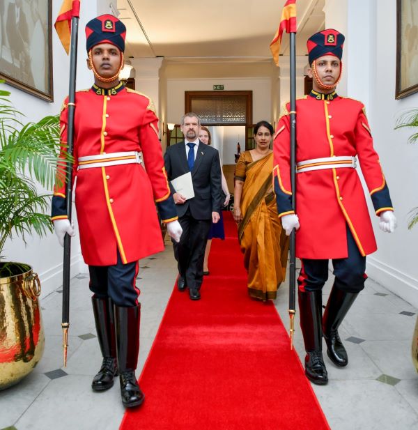 Australia’s New High Commissioner Presents Credentials to President Dissanayake - By Johann Dias Jayasinha