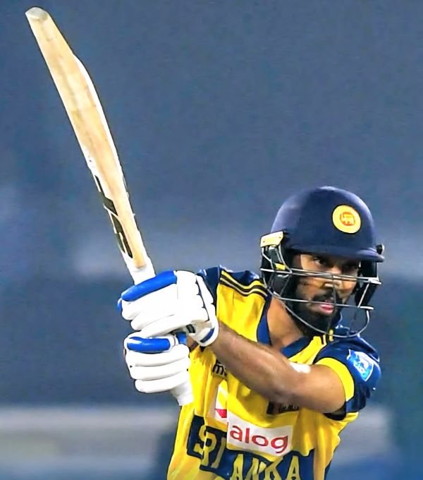 Sri Lanka scramble into tri-series final after titanic struggle.