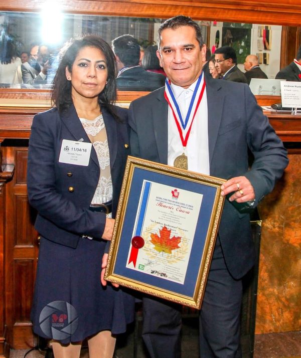 The Sri Lankan ANCHORMAN - Wishing MERRY CHRISTMAS AND A BRIGHT AND PROSPEROUS NEW YEAR