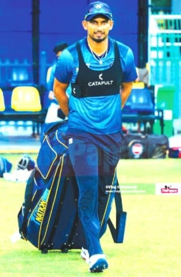 New Zealand brushes aside mediocre Sri Lanka as home captain blames fans for their poor show