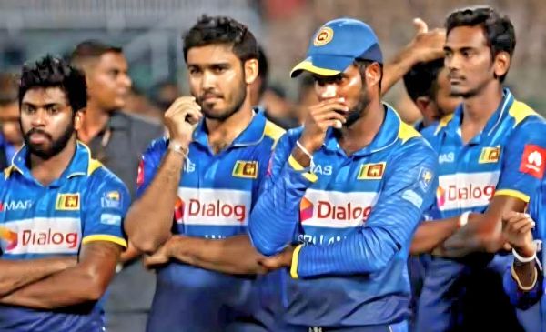 New Zealand brushes aside mediocre Sri Lanka as home captain blames fans for their poor show