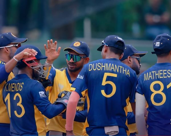 Sri Lanka on track to go deep if batting fires=eLanka 07