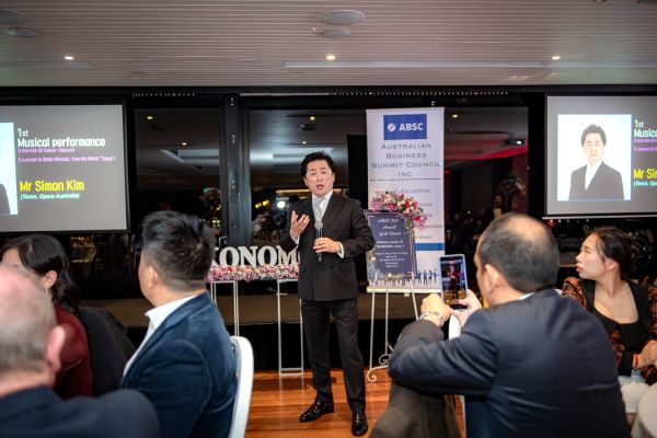 Mr Simon Kim (Tenor, Opera Australia)